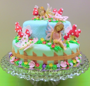 on birthday cakes: a fairy garden cake!