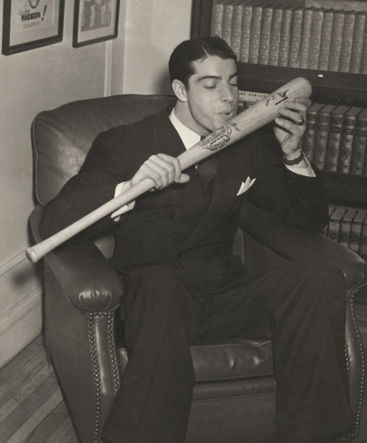 Joe_DiMaggio_salutes_his_bat.jpg